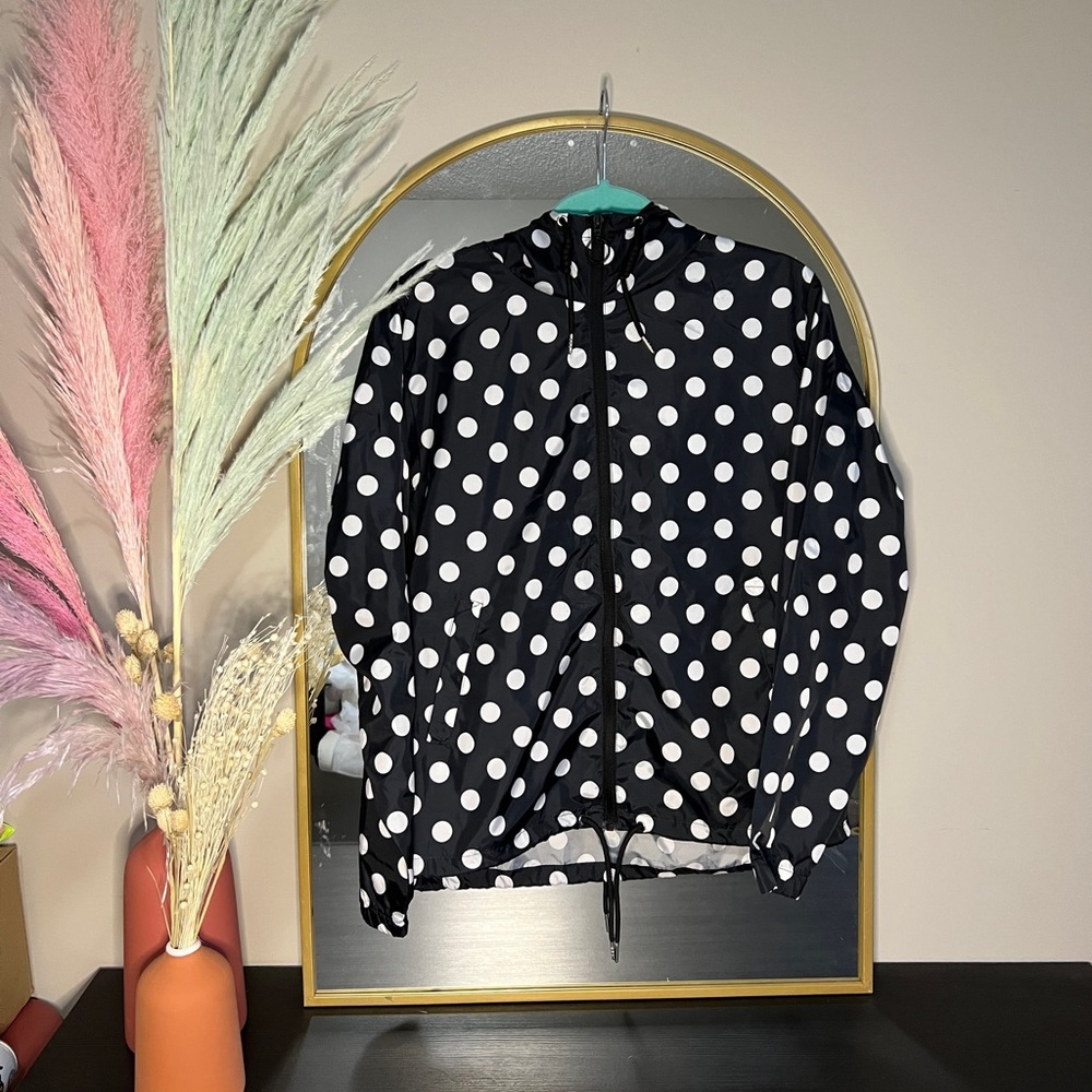 Light windbreaker jacket​